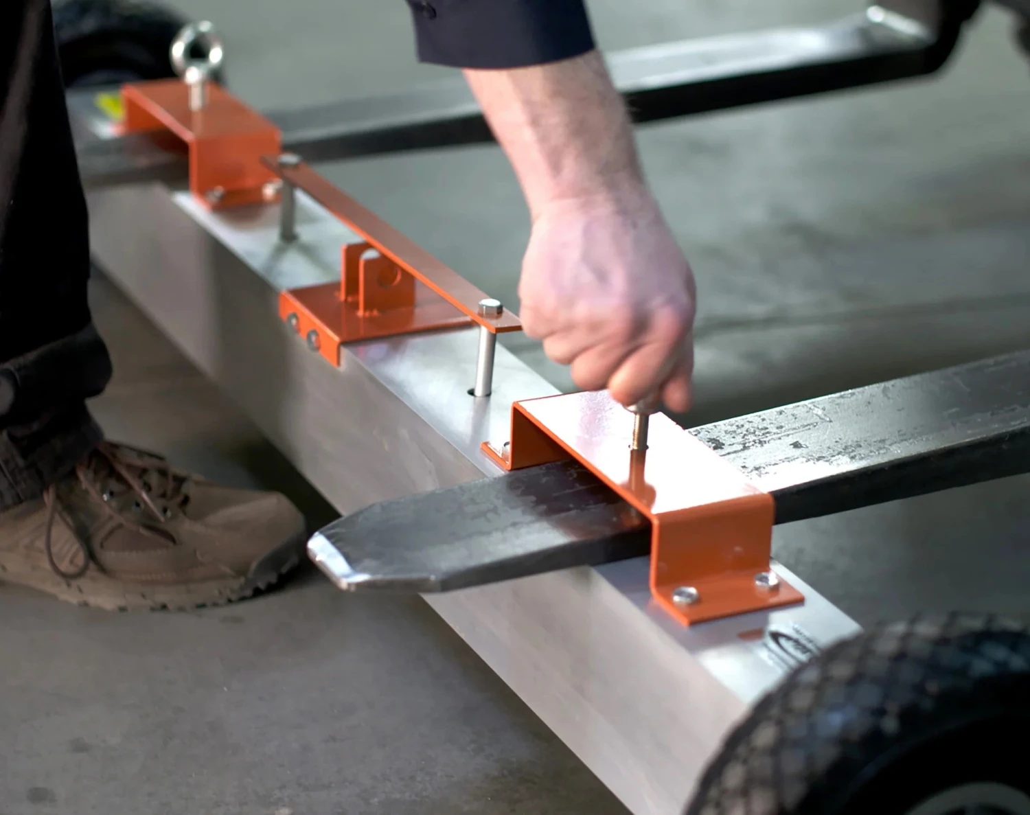 Heavy-Duty 60" 3-in-1 Towable Magnetic Sweeper for Industrial Cleanup 2 Heavy-Duty 60" 3-in-1 Towable Magnetic Sweeper for Industrial Cleanup - Image 2